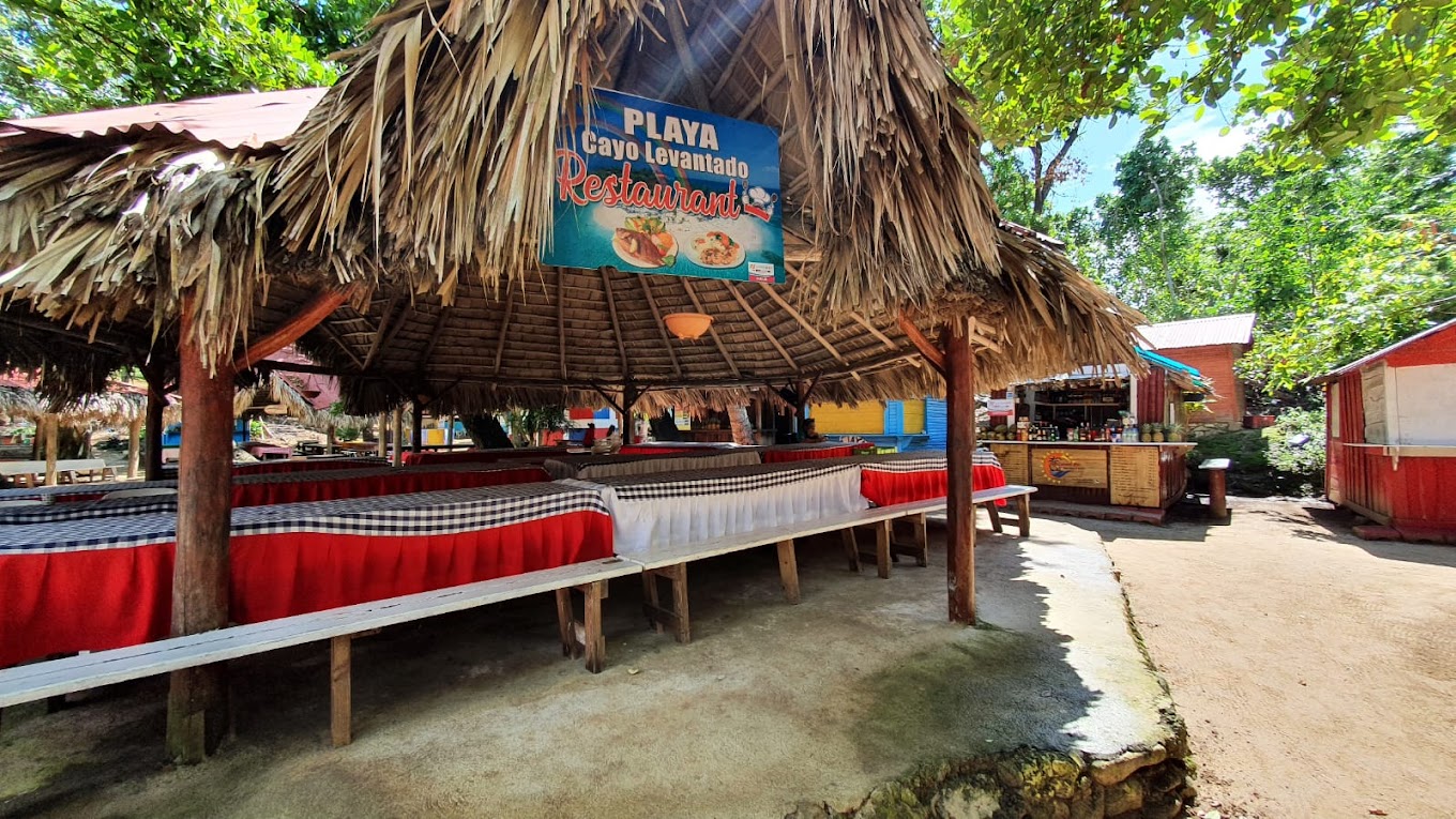 Restaurant-Bar Moreno, cayo levantado. “(Isla bacardi)”