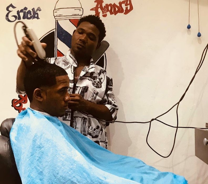 "D' Erick barber & cosmetics’s shop "