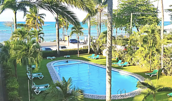Beachfront in Las Terrenas with pool and garden 🌴🌞